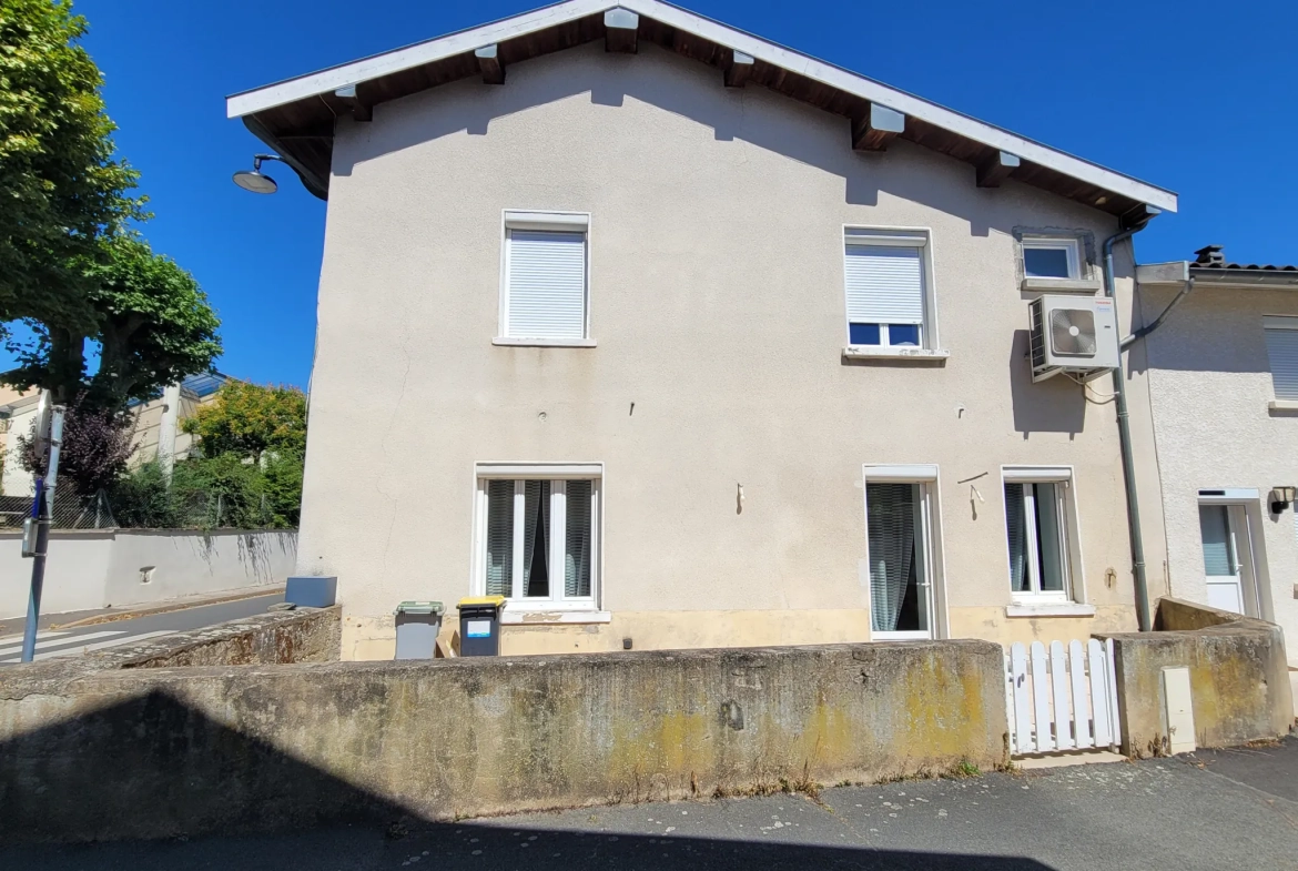 Appartement duplex rénové de 98 m² avec terrasse à Misérieux 