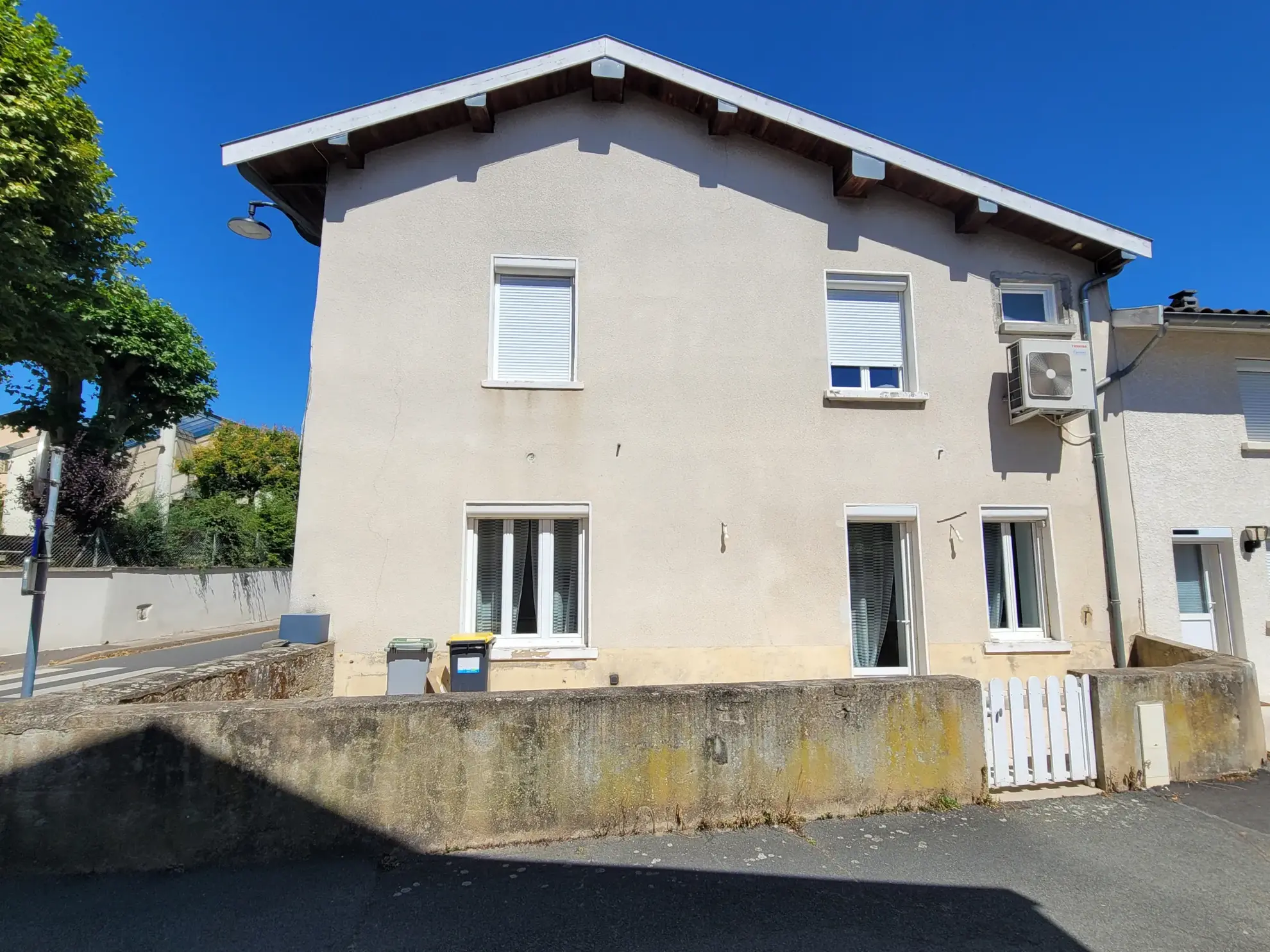 Appartement duplex rénové de 98 m² avec terrasse à Misérieux 