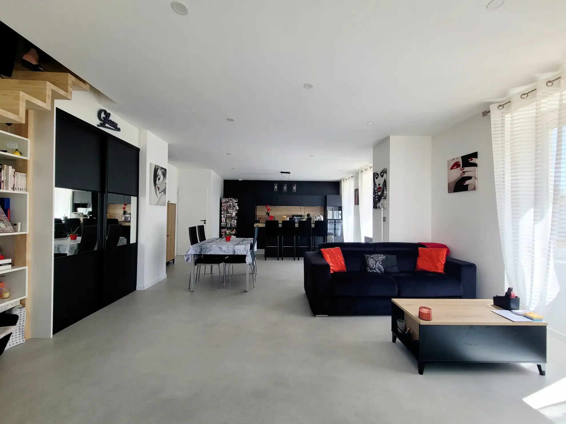 Appartement duplex rénové de 98 m² avec terrasse à Misérieux 