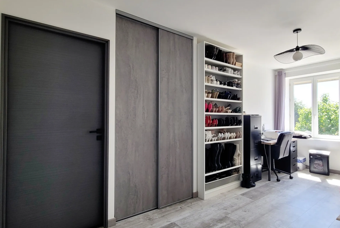 Appartement duplex rénové de 98 m² avec terrasse à Misérieux 