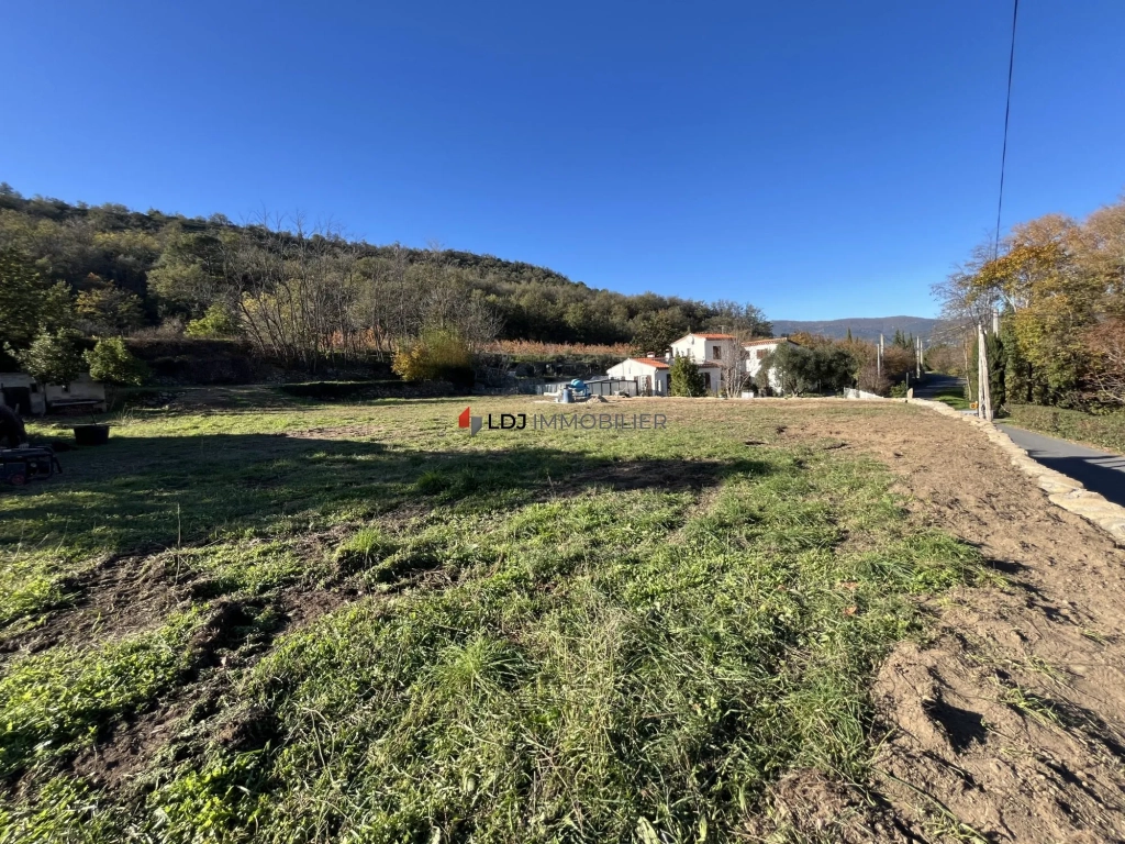 Terrain de 1950 m² à Finestret – Opportunité à saisir dans un cadre paisible