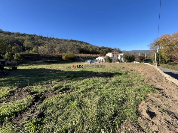 Terrain de 1950 m² à Finestret – Opportunité à saisir dans un cadre paisible