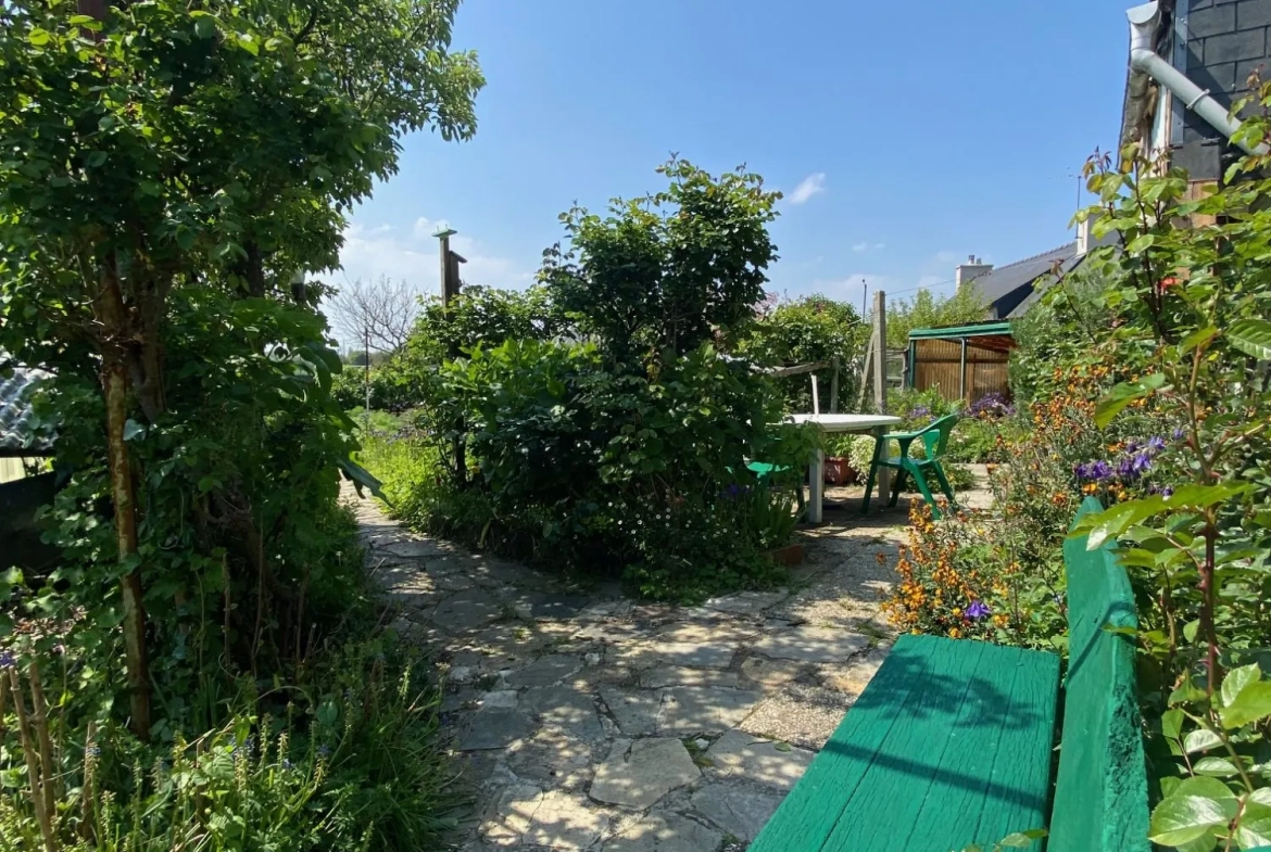 Maison en pierre avec jardin clos et potentiel de rénovation à Plouec-du-Trieux 