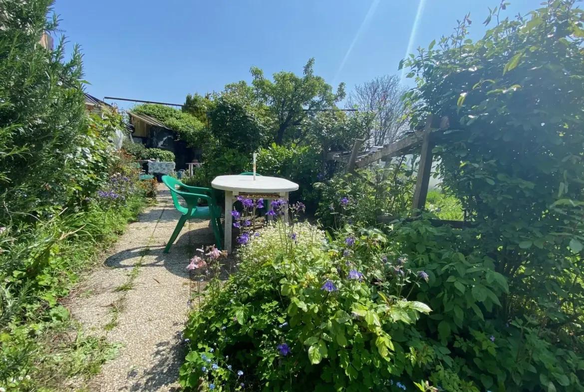 Maison en pierre avec jardin clos et potentiel de rénovation à Plouec-du-Trieux 