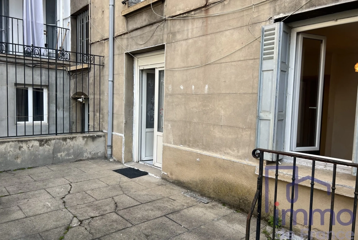 Appartement T1 de 30 m² au centre-ville de Saint-Etienne avec ascenseur et cave 