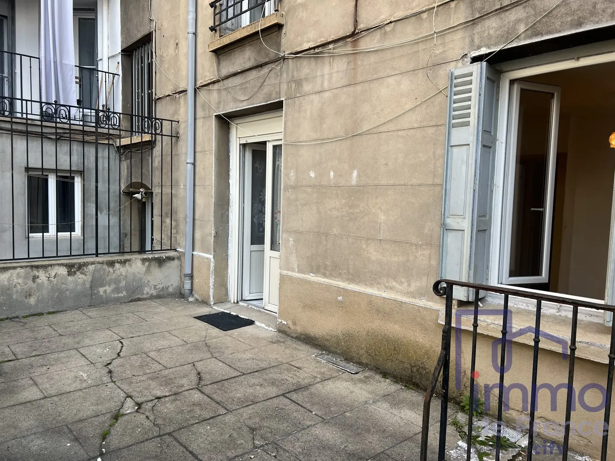 Appartement T1 de 30 m² au centre-ville de Saint-Etienne avec ascenseur et cave 