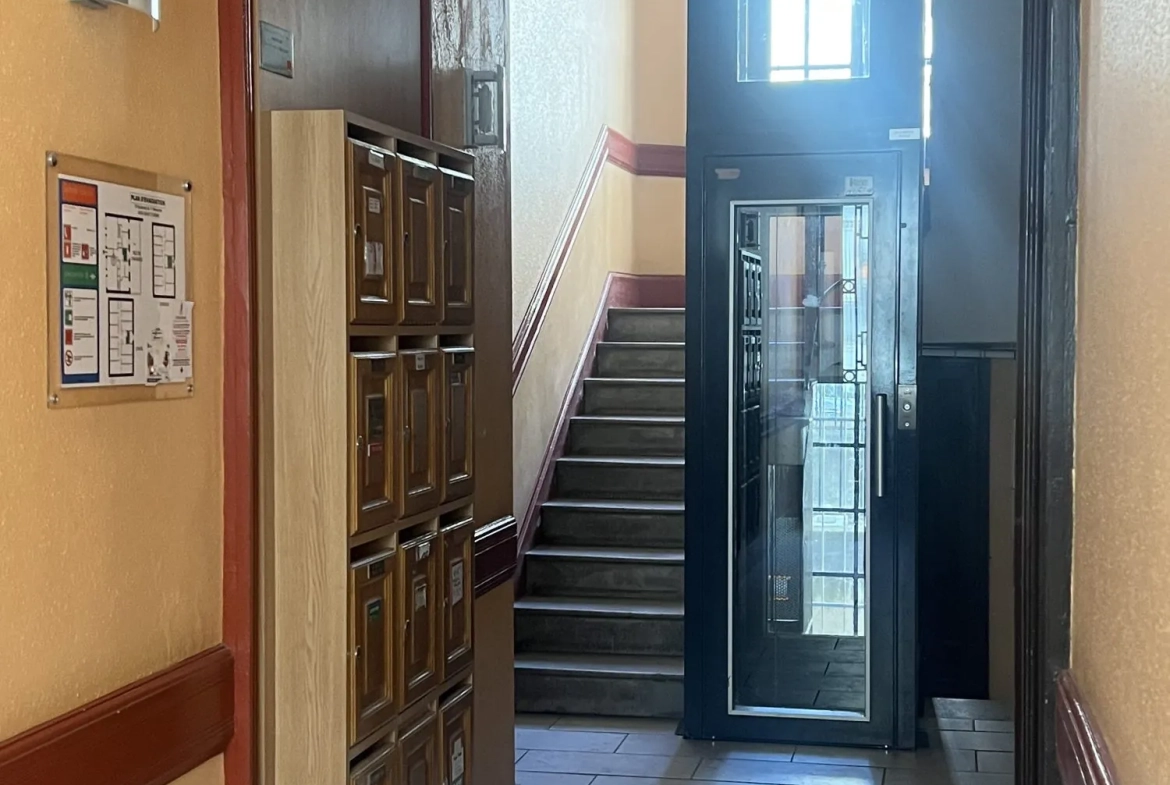 Appartement T1 de 30 m² au centre-ville de Saint-Etienne avec ascenseur et cave 