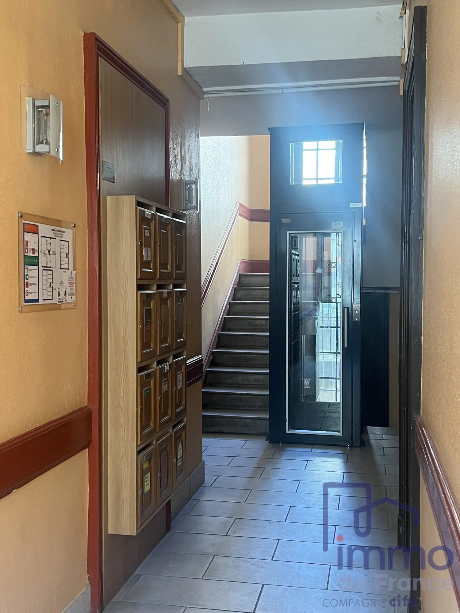 Appartement T1 de 30 m² au centre-ville de Saint-Etienne avec ascenseur et cave 