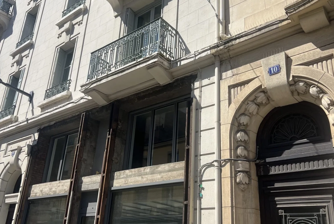 Appartement T1 de 30 m² au centre-ville de Saint-Etienne avec ascenseur et cave 