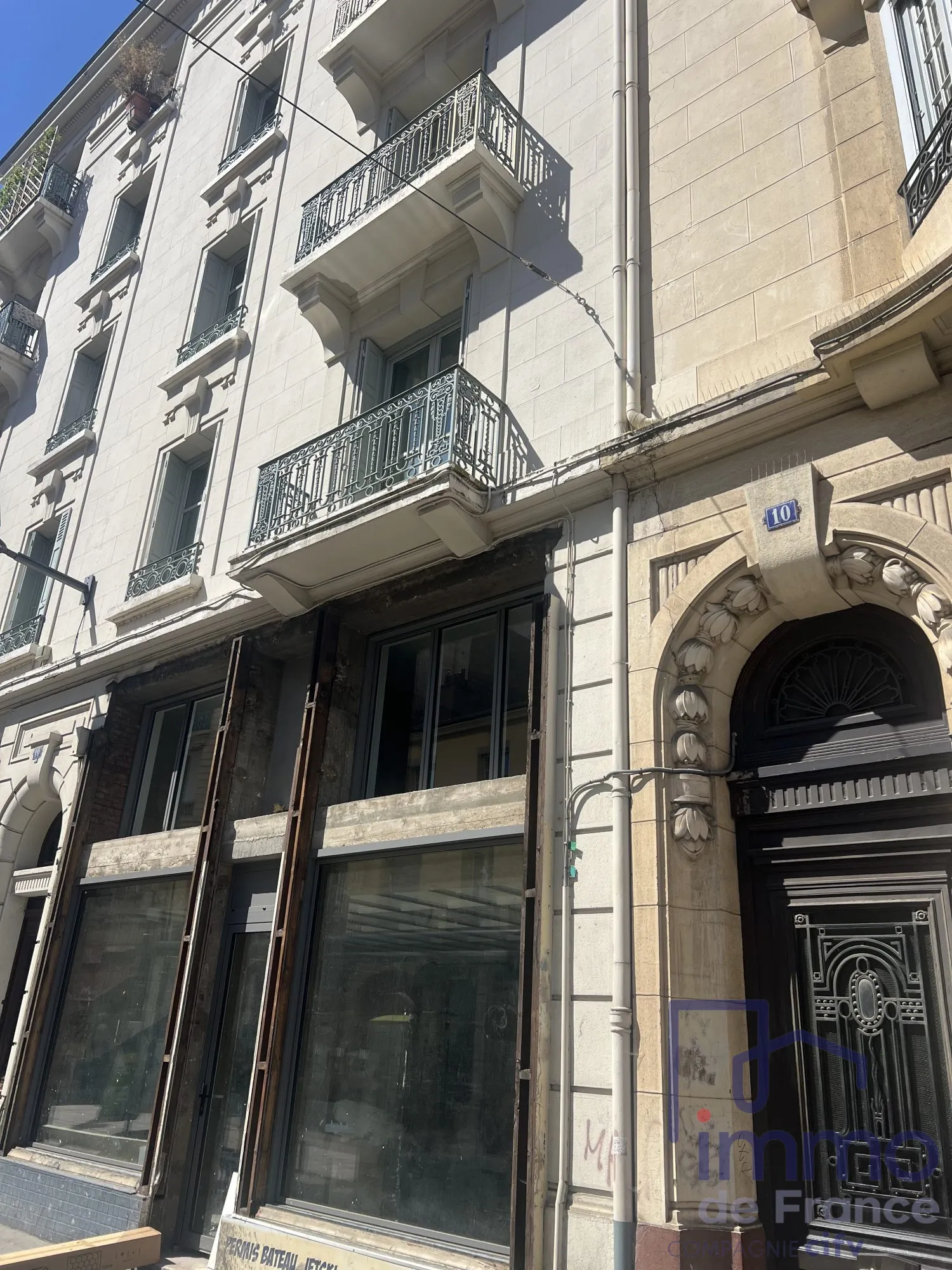 Appartement T1 de 30 m² au centre-ville de Saint-Etienne avec ascenseur et cave 