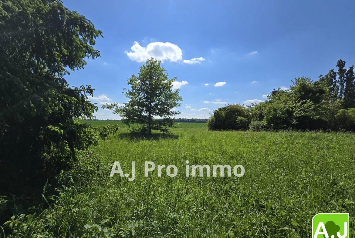 Terrain à bâtir de 1558 m² à Ezy-sur-Eure – Vue campagne, calme et ensoleillé 