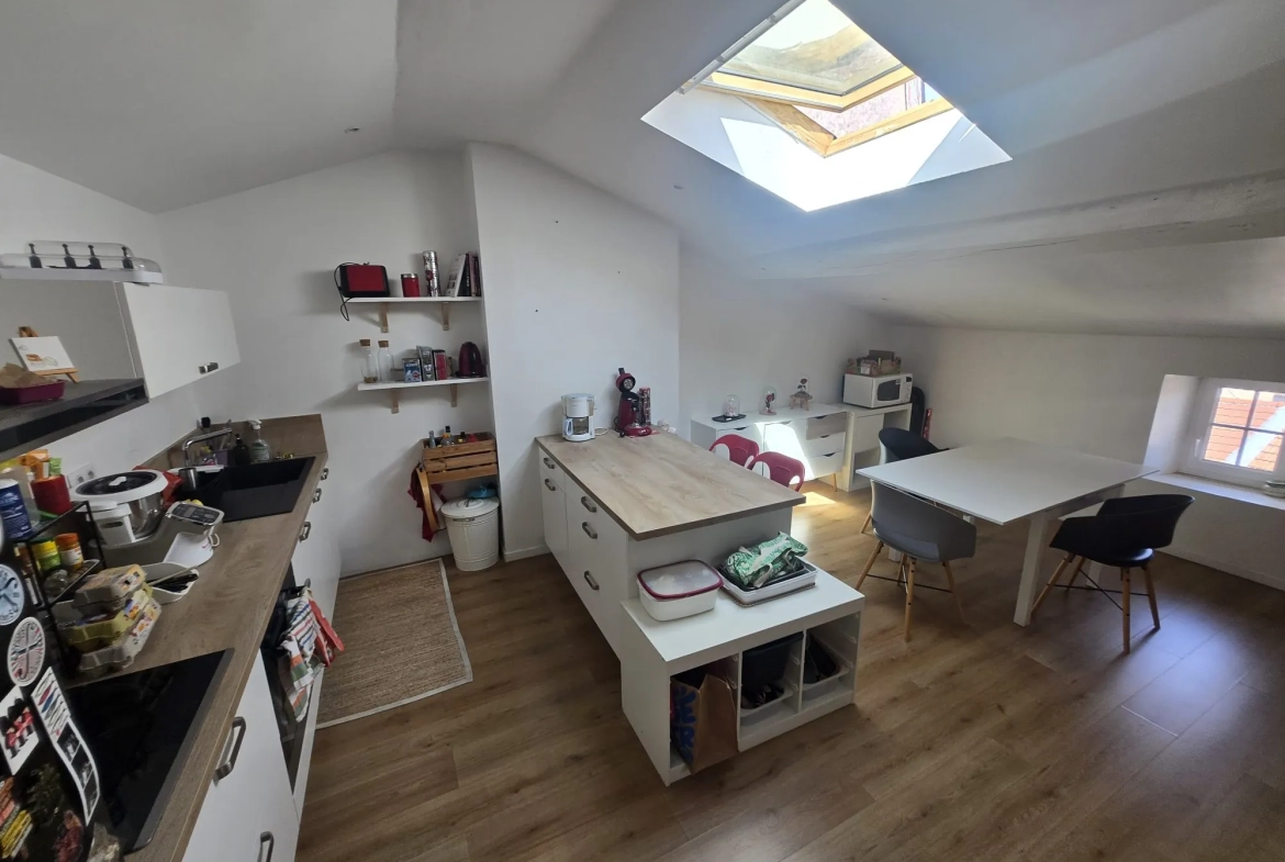 Bel appartement T3 duplex rénové à Toul en centre-ville 