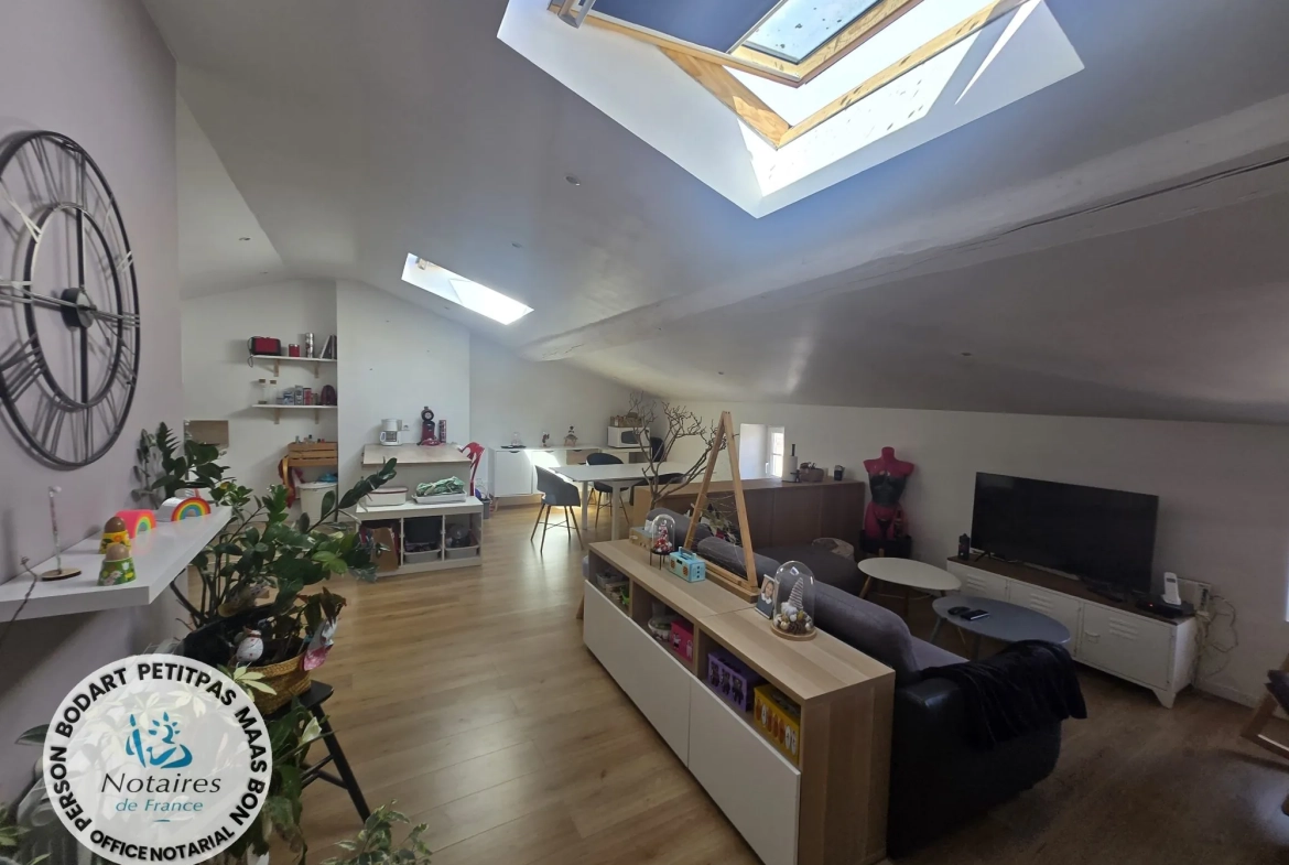 Bel appartement T3 duplex rénové à Toul en centre-ville 