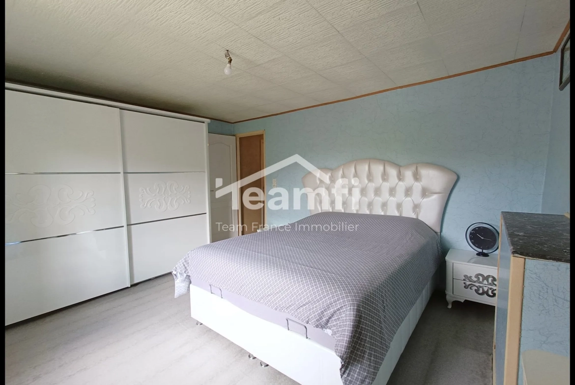 Immeuble rénové de 158 m² à Thiers, proche Vallée des Rouets 