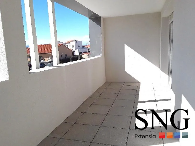 Appartement 3 pièces récent avec terrasse, parking et garage à Pollestres 