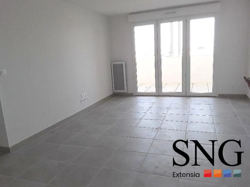 Appartement 3 pièces récent avec terrasse, parking et garage à Pollestres 