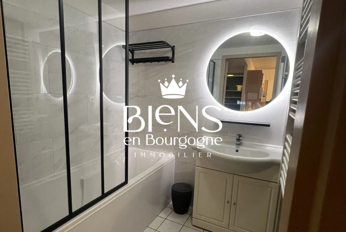 SALLE DE BAINS Appartement en Rez-de-Chaussée avec Terrasse et Piscine à Beaune 