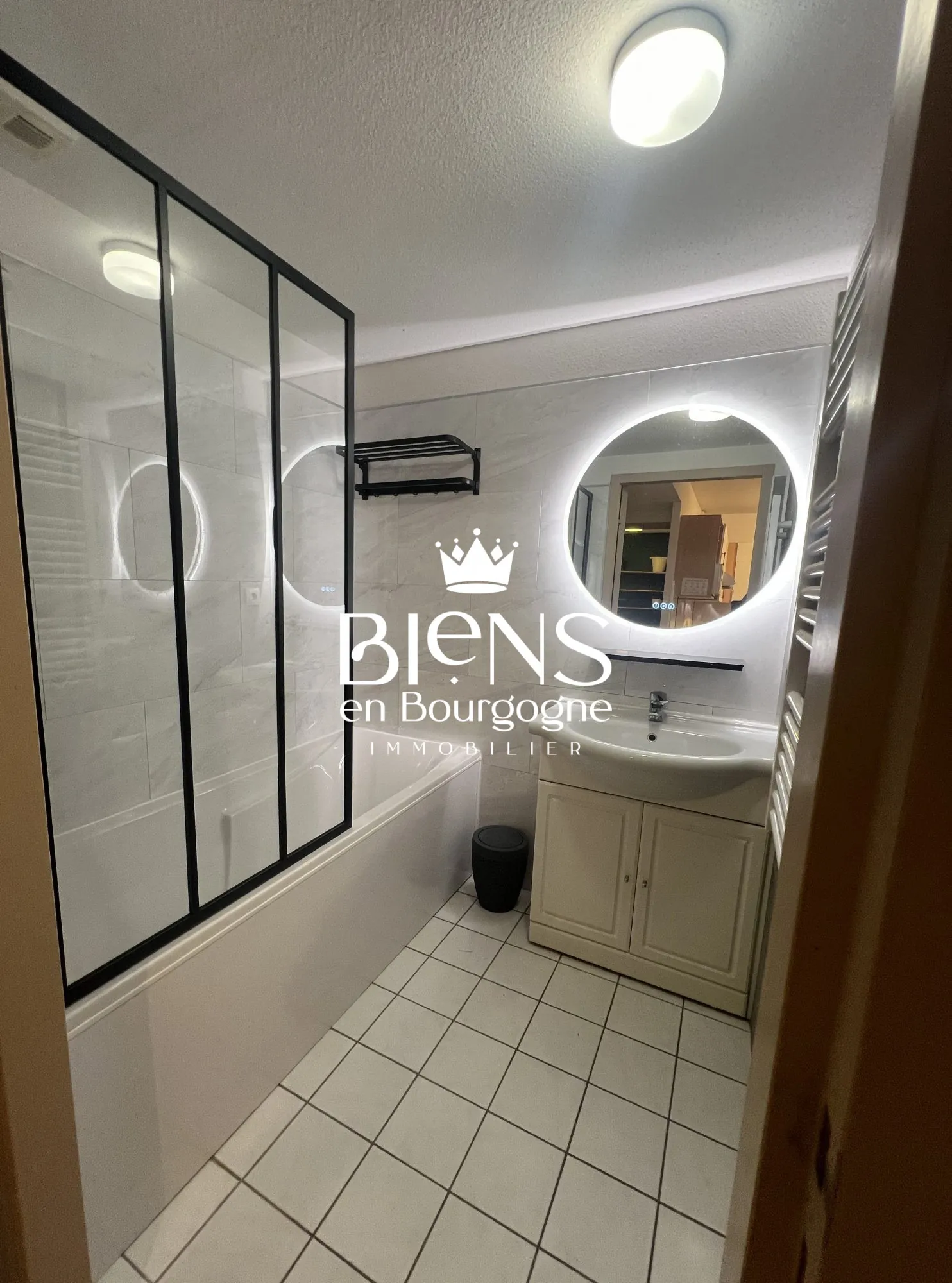 SALLE DE BAINS Appartement en Rez-de-Chaussée avec Terrasse et Piscine à Beaune 