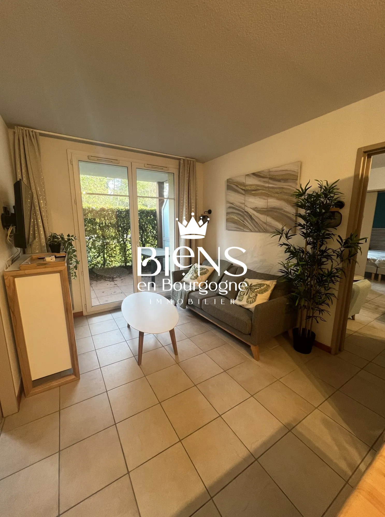 SEJOUR Appartement en Rez-de-Chaussée avec Terrasse et Piscine à Beaune 