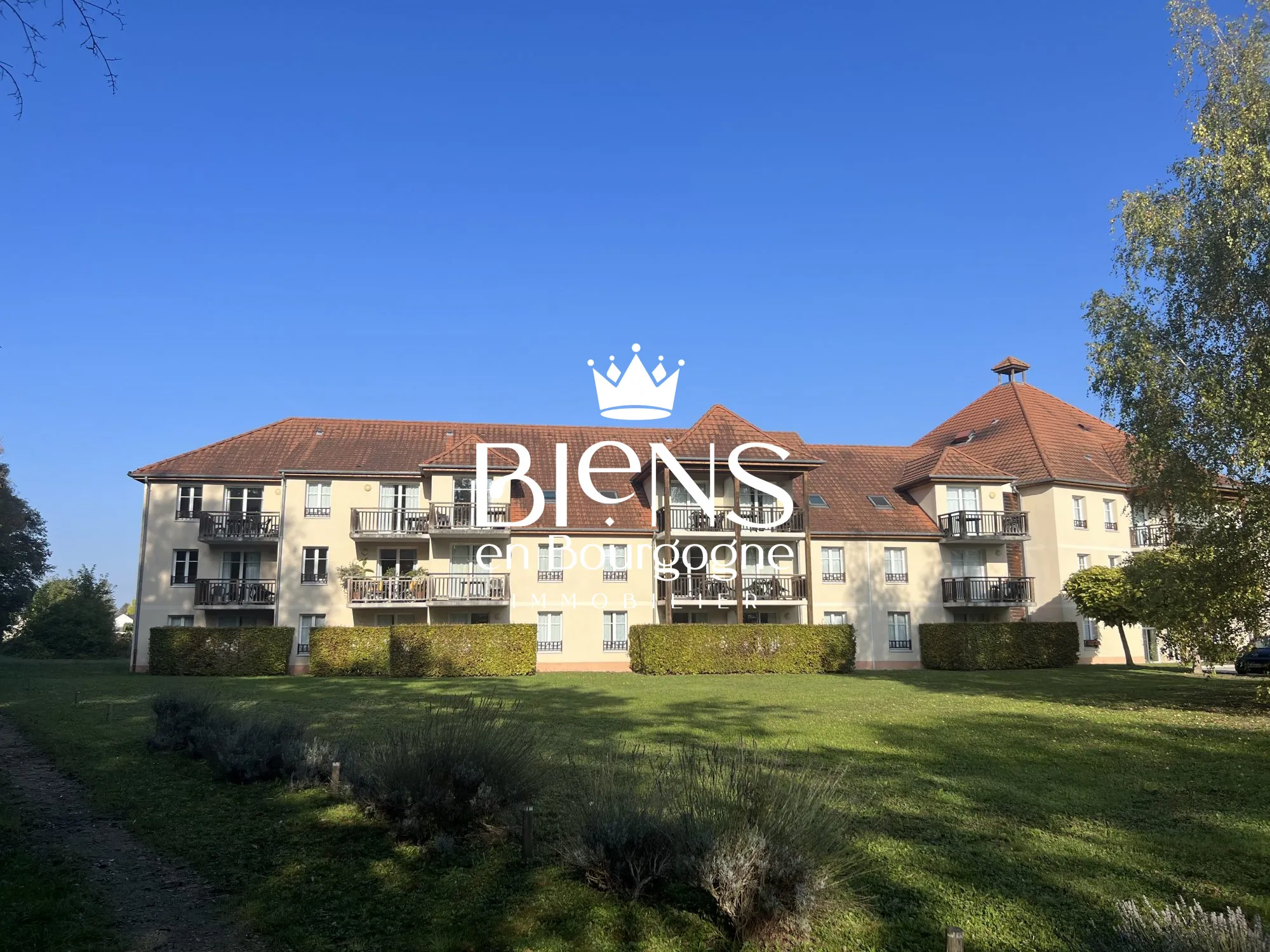 Appartement en Rez-de-Chaussée avec Terrasse et Piscine à Beaune 