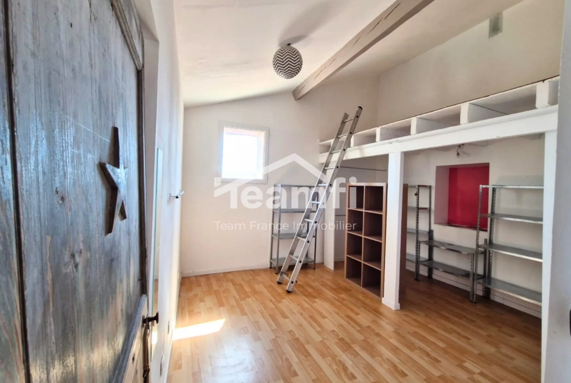 Maison de village rénovée avec grands volumes à Néfiach 