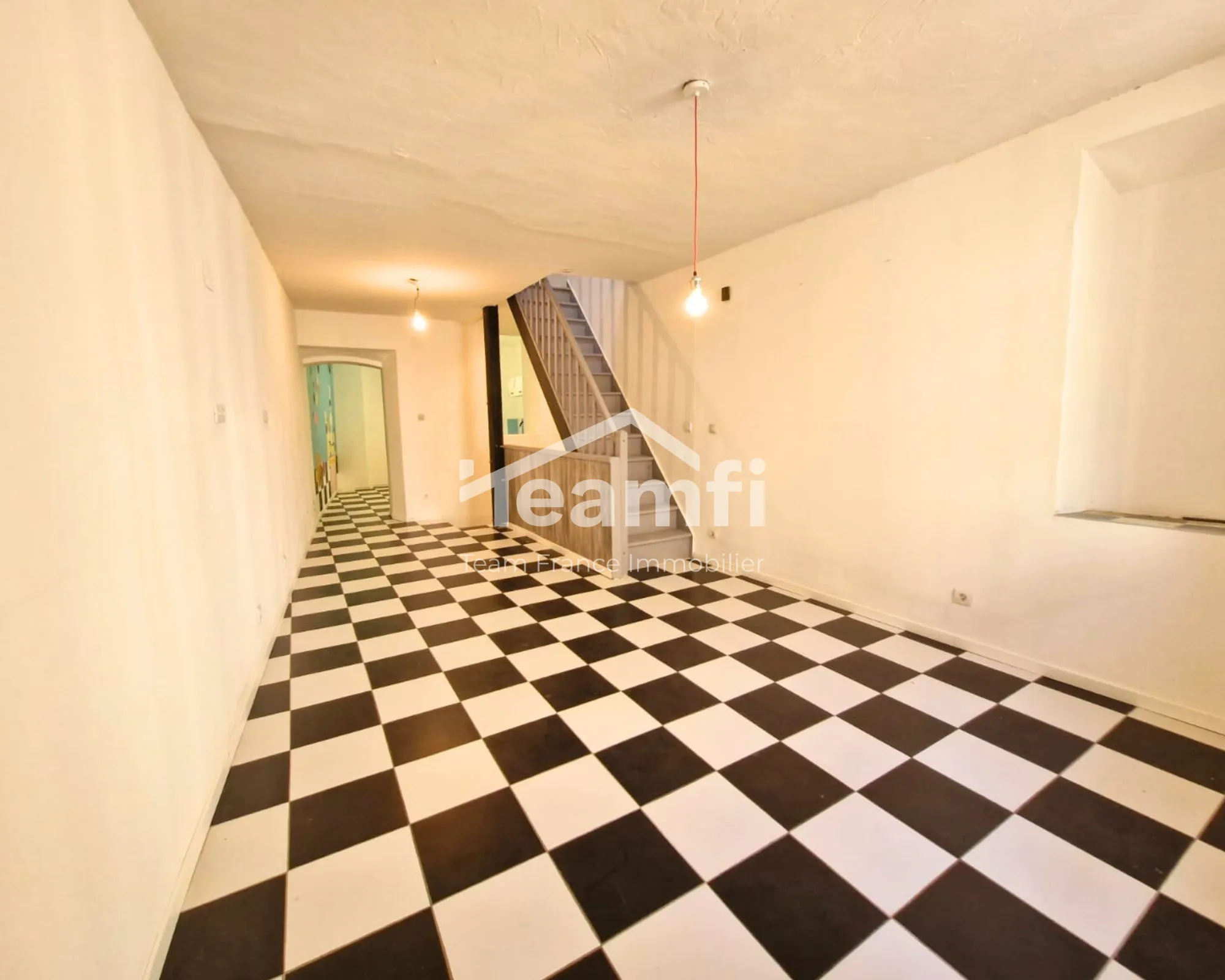 Maison de village rénovée avec grands volumes à Néfiach 
