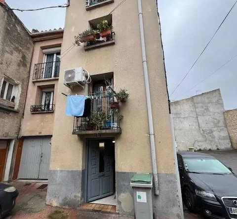 Maison de village à rénover de 75 m² à Millas avec 3 chambres et bureau