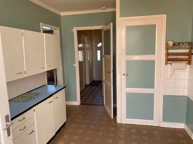 Maison à vendre à Saint-Cosme-en-Vairais avec 4 chambres, jardin et dépendances 