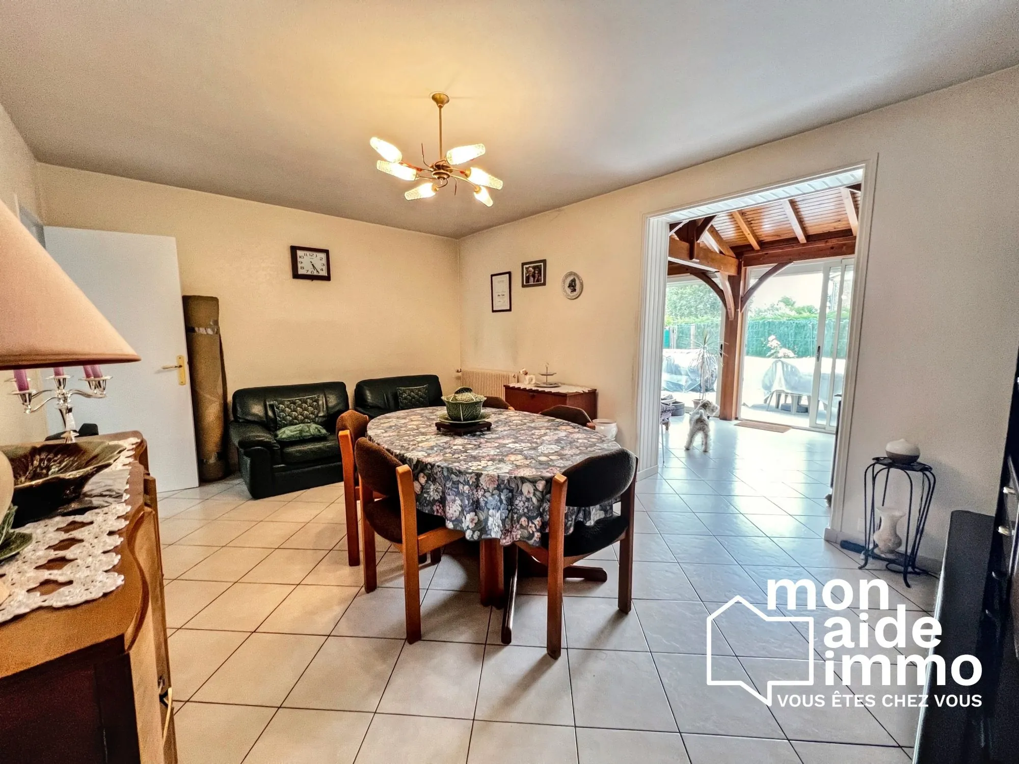 Jolie maison de ville avec garage et terrasse à Coutras 