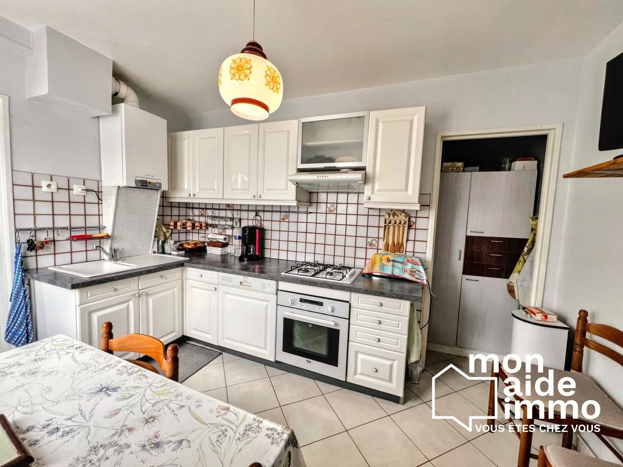 Jolie maison de ville avec garage et terrasse à Coutras 
