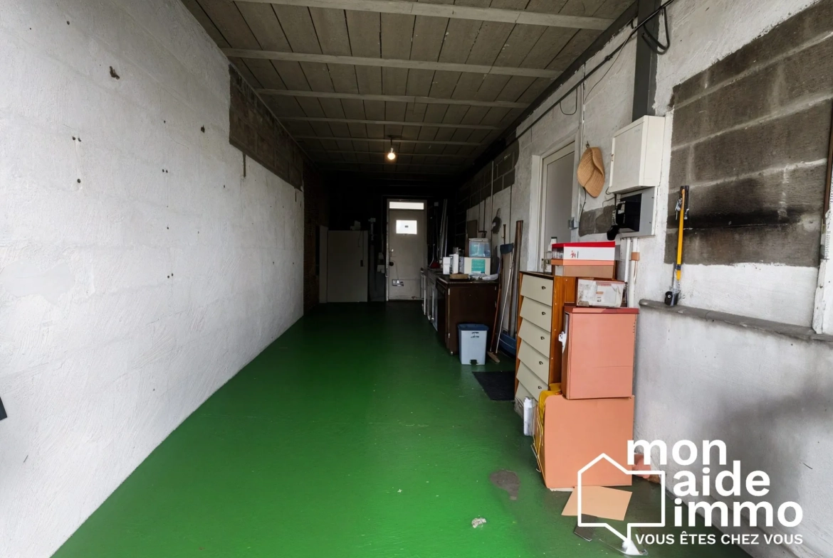 Jolie maison de ville avec garage et terrasse à Coutras 