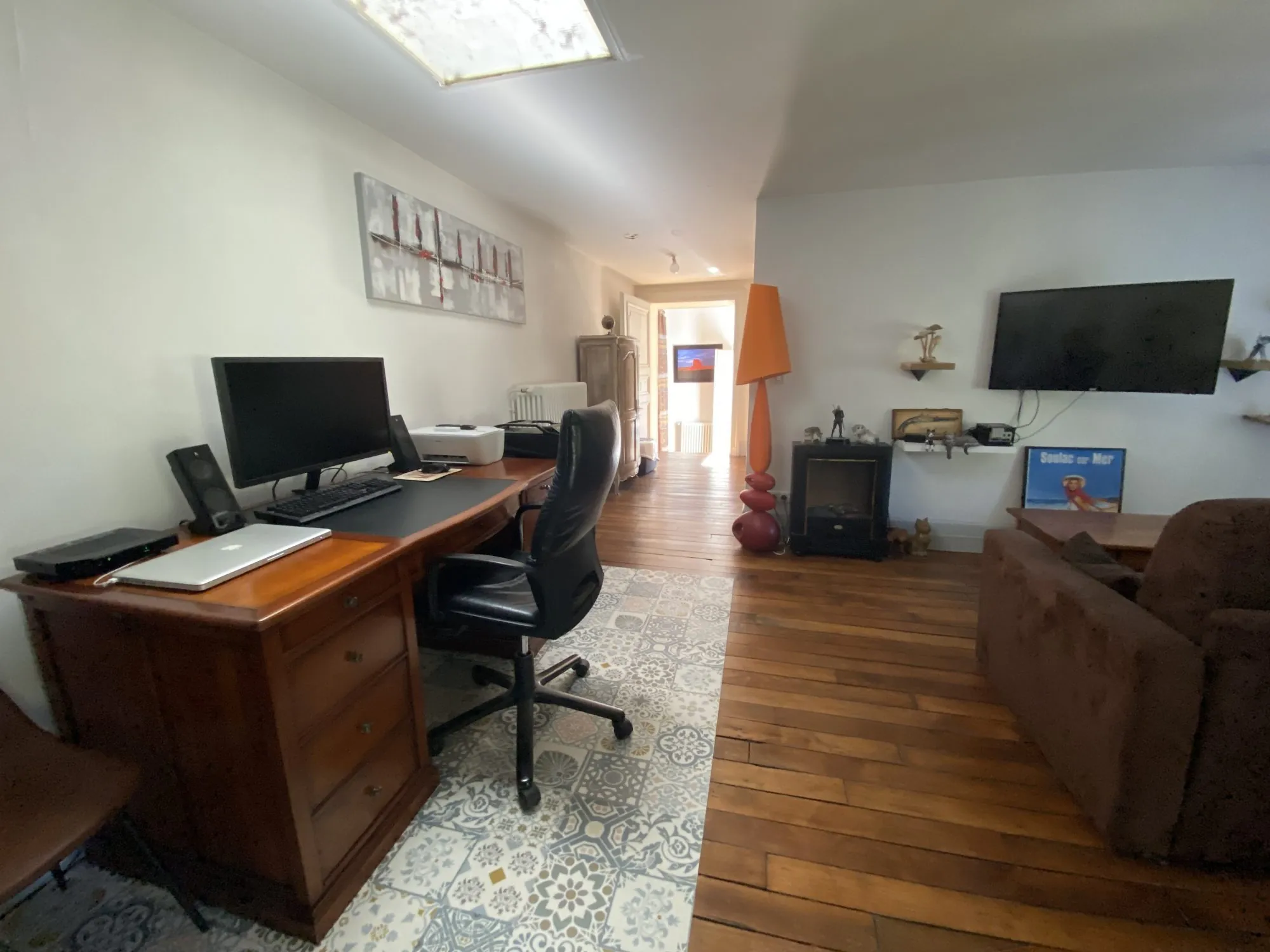 Appartement dans un château historique à Trélissac avec terrasse et parking 