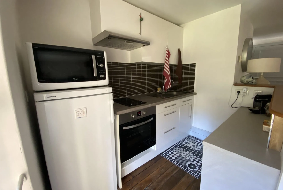 Appartement dans un château historique à Trélissac avec terrasse et parking 