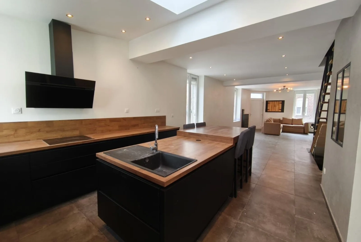 Maison mitoyenne rénovée à Valenciennes - 110 m² avec garage et terrasse 