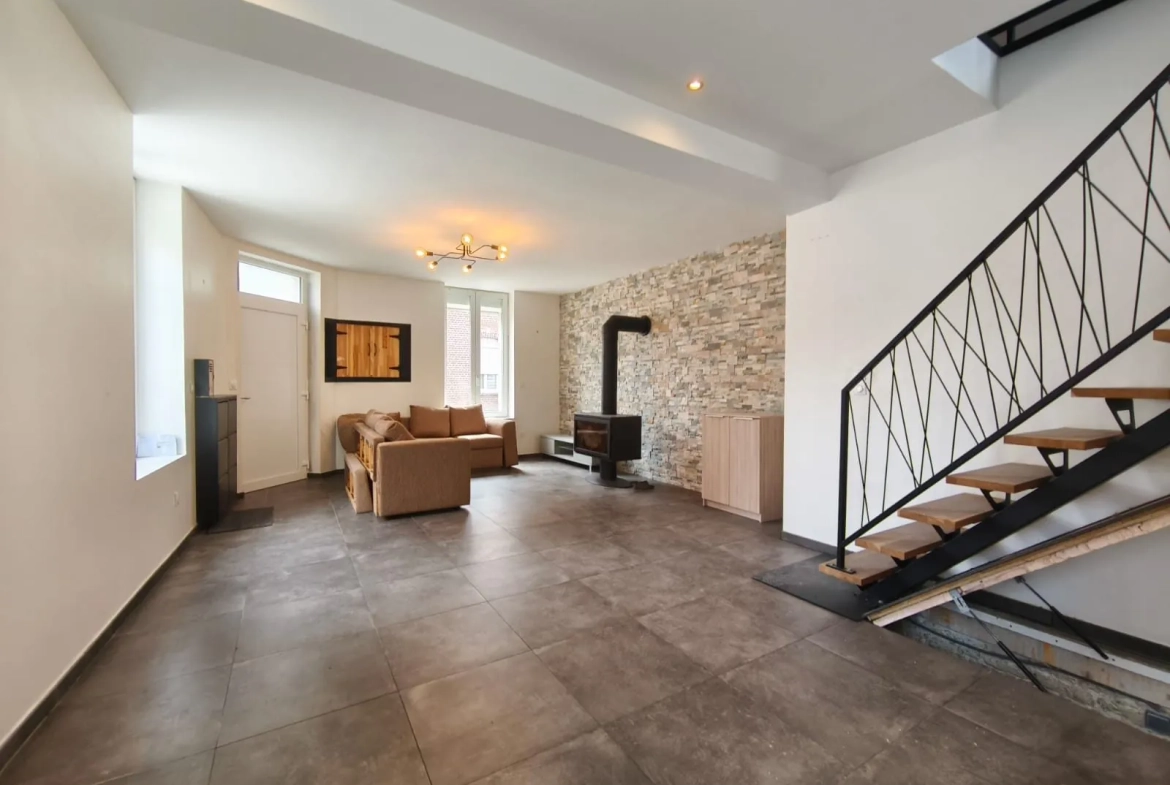 Maison mitoyenne rénovée à Valenciennes - 110 m² avec garage et terrasse 