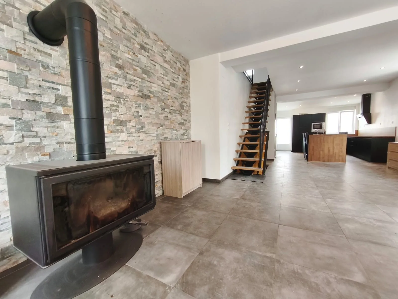 Maison mitoyenne rénovée à Valenciennes - 110 m² avec garage et terrasse 