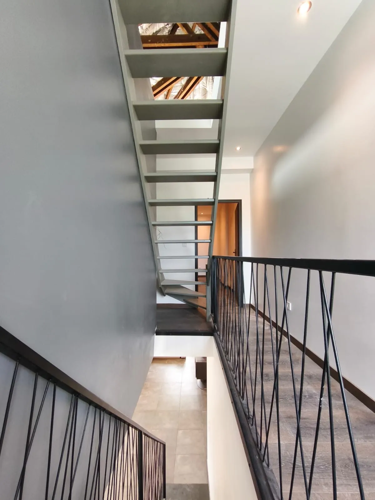 Maison mitoyenne rénovée à Valenciennes - 110 m² avec garage et terrasse 