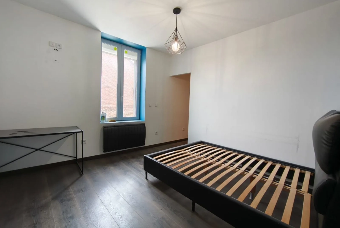 Maison mitoyenne rénovée à Valenciennes - 110 m² avec garage et terrasse 