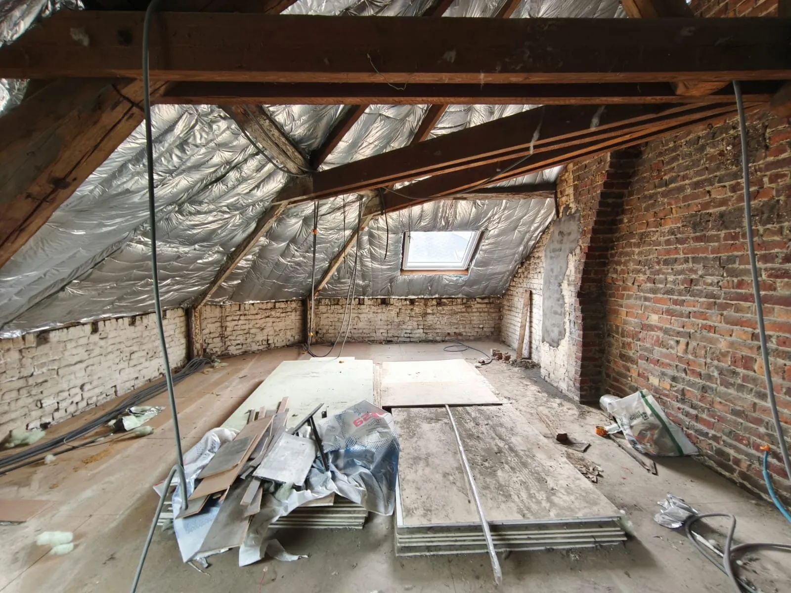 Maison mitoyenne rénovée à Valenciennes - 110 m² avec garage et terrasse 