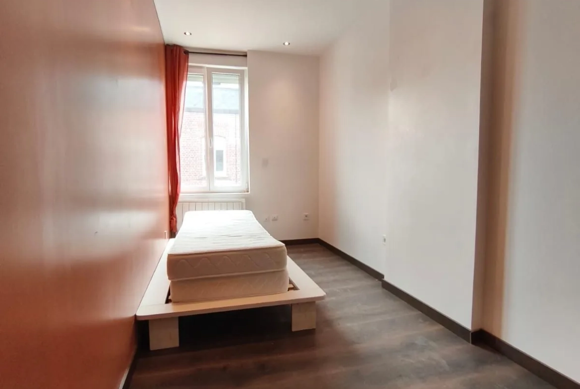 Maison mitoyenne rénovée à Valenciennes - 110 m² avec garage et terrasse 