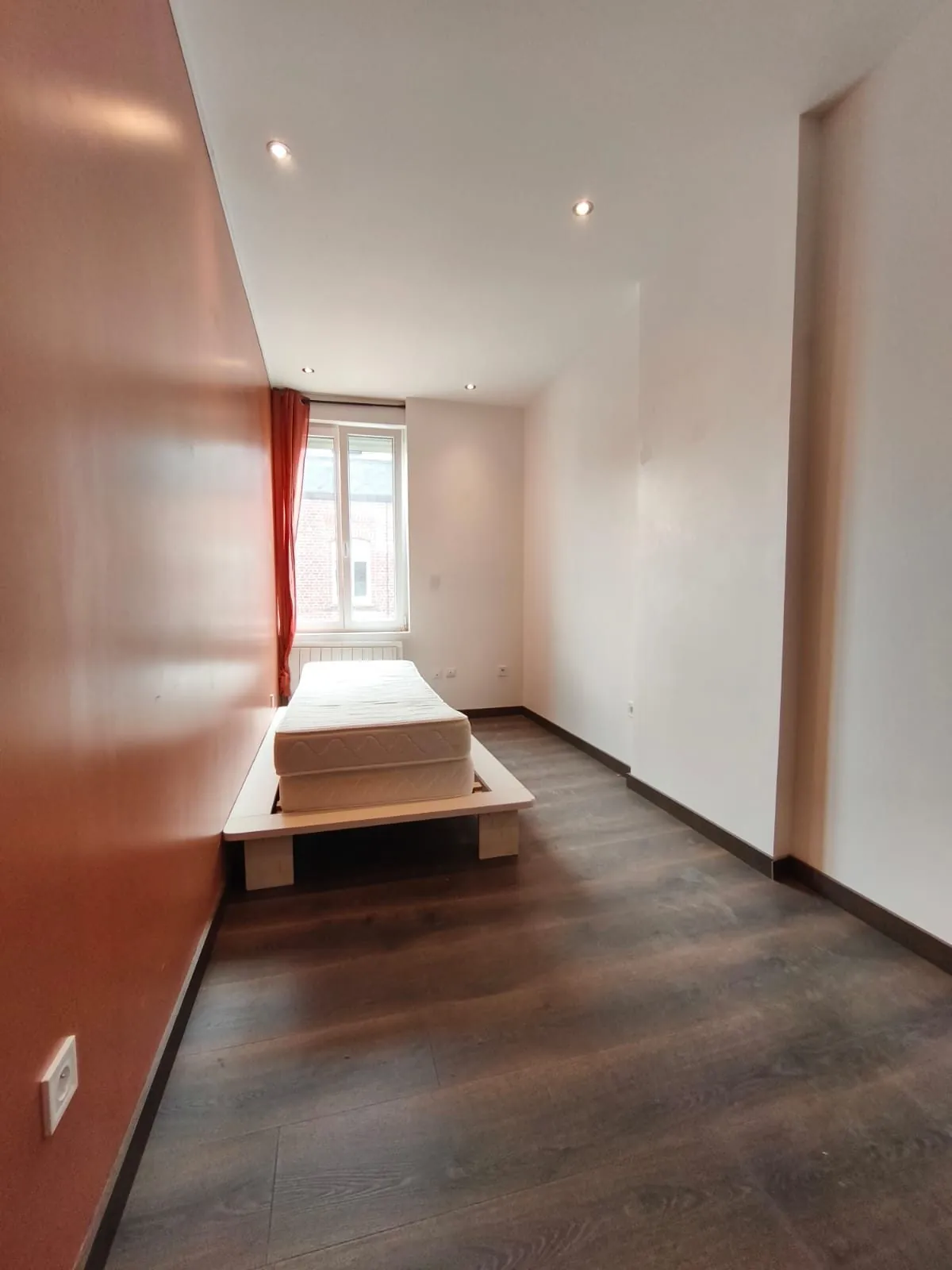 Maison mitoyenne rénovée à Valenciennes - 110 m² avec garage et terrasse 