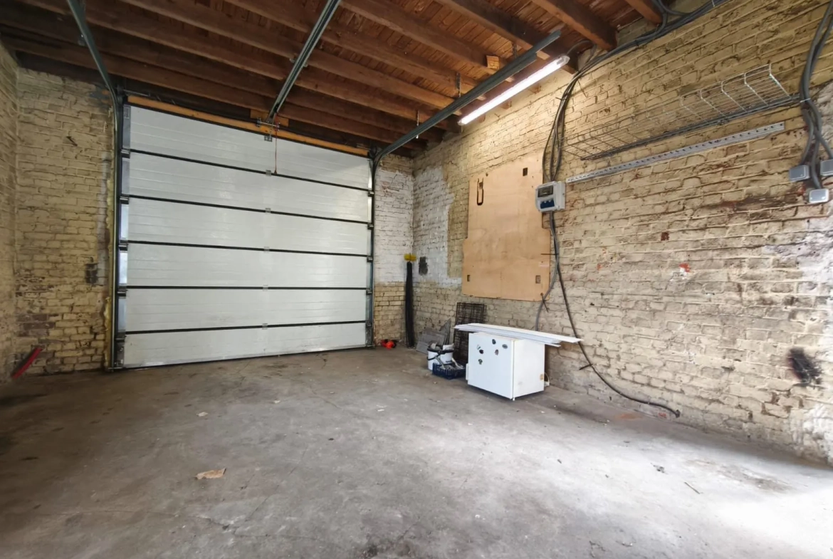 Maison mitoyenne rénovée à Valenciennes - 110 m² avec garage et terrasse 