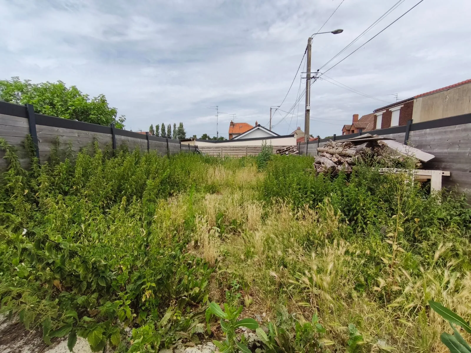 Maison mitoyenne rénovée à Valenciennes - 110 m² avec garage et terrasse 
