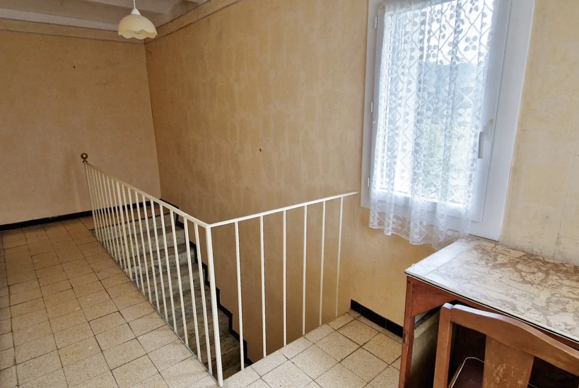Maison de caractère de 97,82 m² à Saint-Julien-les-Rosiers avec terrasse et terrain arboré 