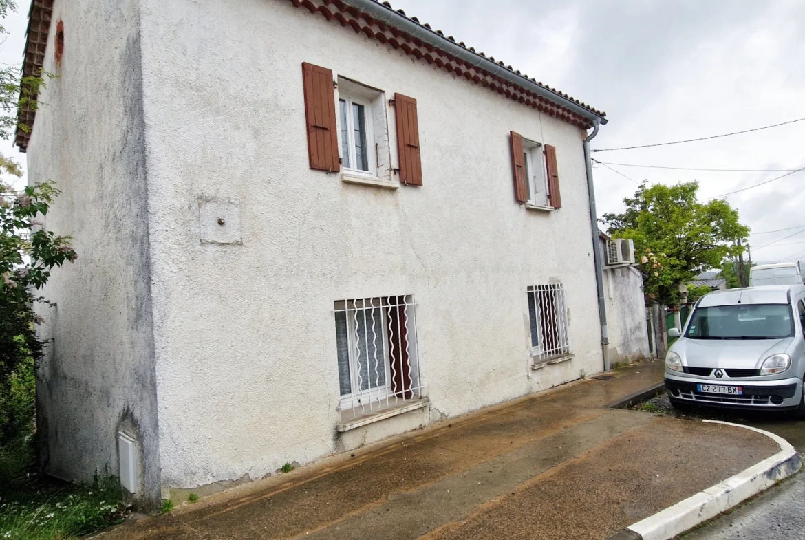 Maison de caractère de 97,82 m² à Saint-Julien-les-Rosiers avec terrasse et terrain arboré 