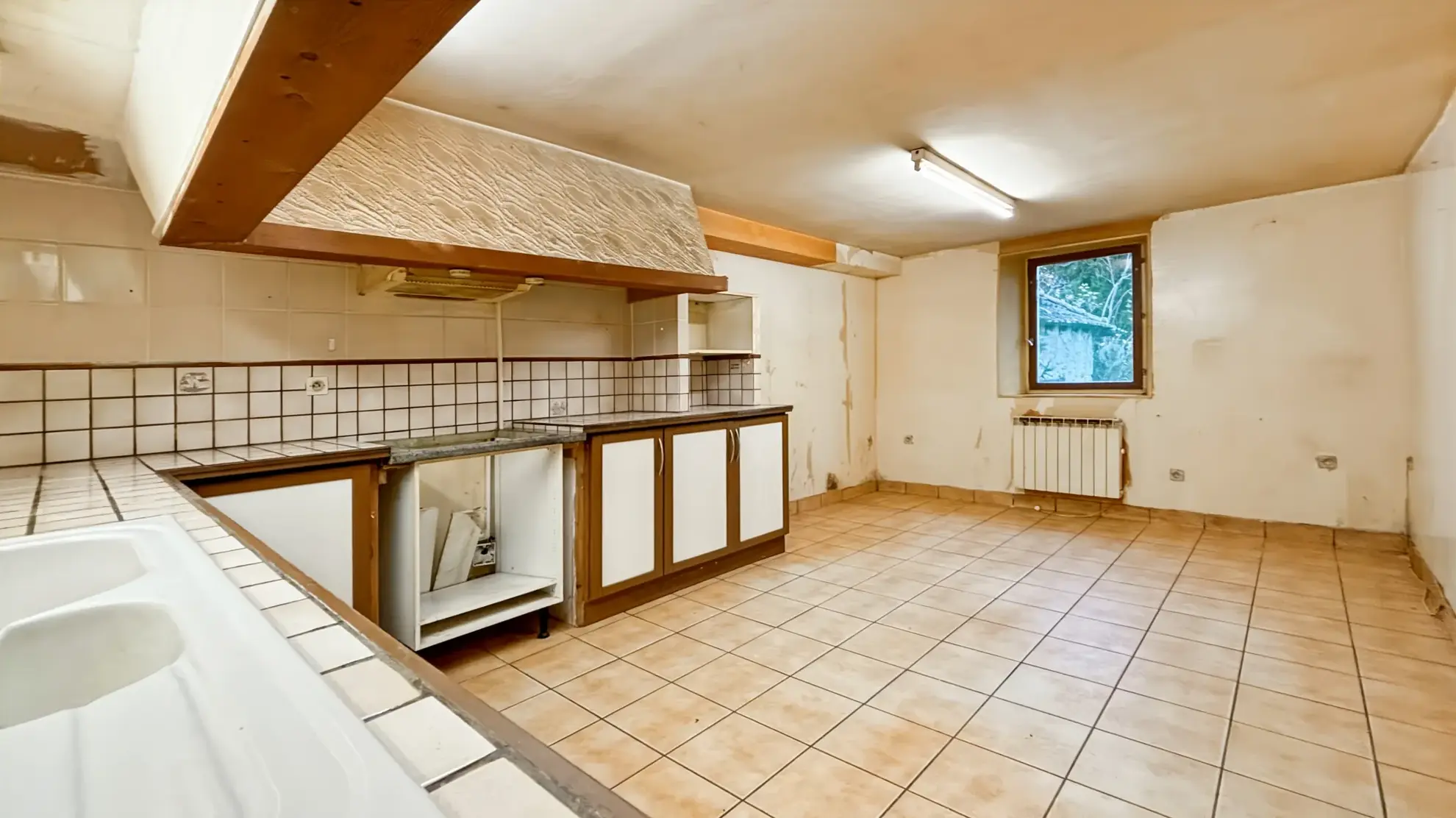 Maison en pierre à vendre à Étampes de 97 m² avec jardin et potentiel d'extension 