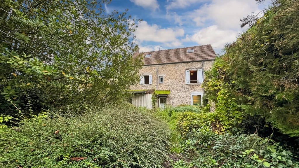 Maison en pierre à vendre à Étampes de 97 m² avec jardin et potentiel d'extension
