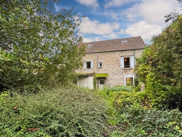 Maison en pierre à vendre à Étampes de 97 m² avec jardin et potentiel d'extension