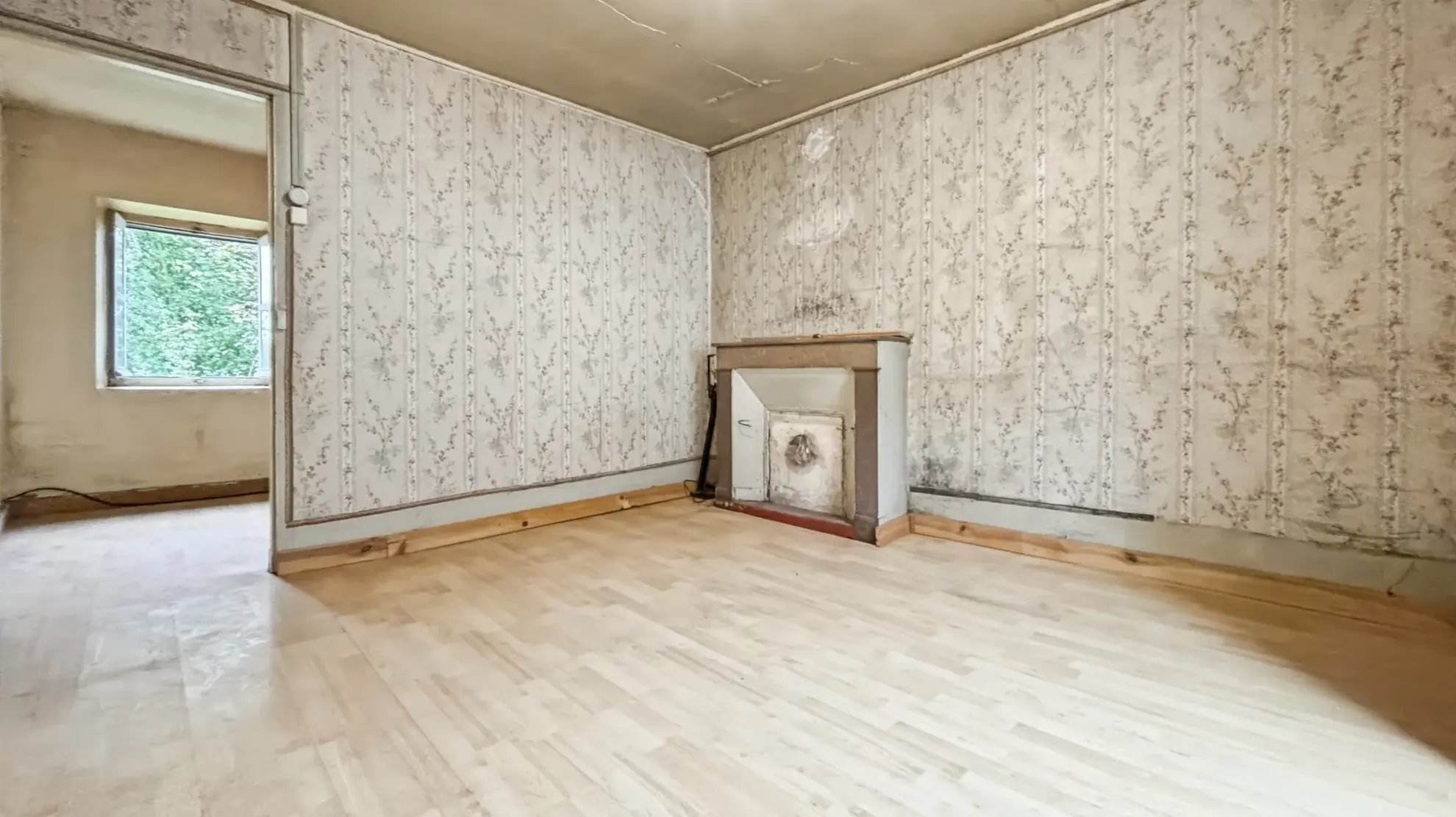 Maison en pierre à vendre à Étampes de 97 m² avec jardin et potentiel d'extension 