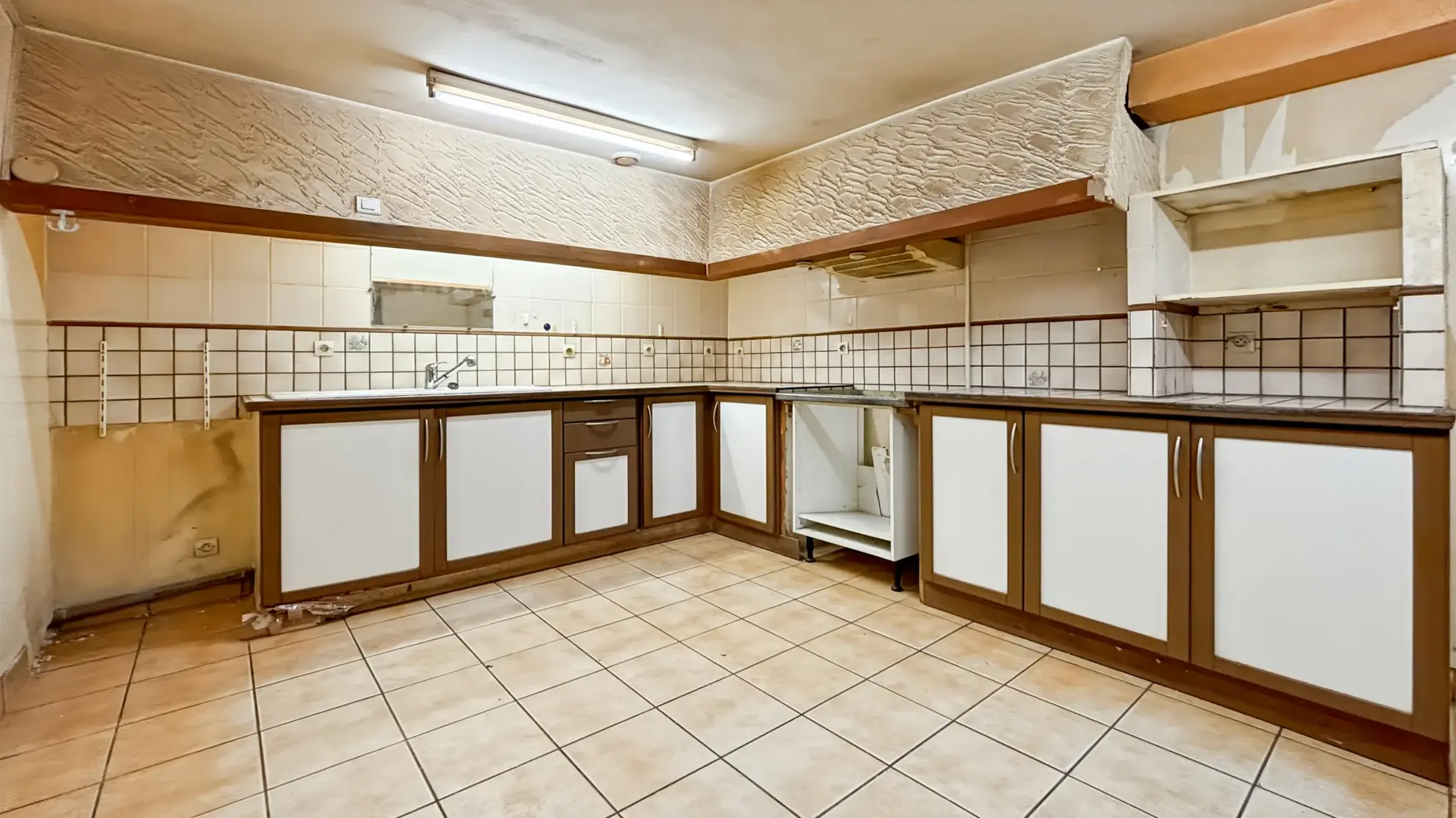 Maison en pierre à vendre à Étampes de 97 m² avec jardin et potentiel d'extension 